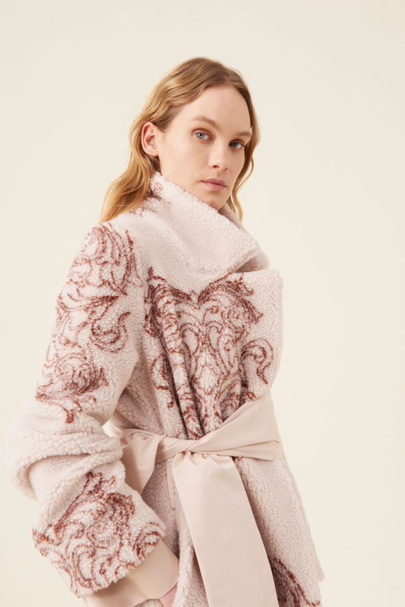co.go fall winter 2023-2024 teddy coat detail 2