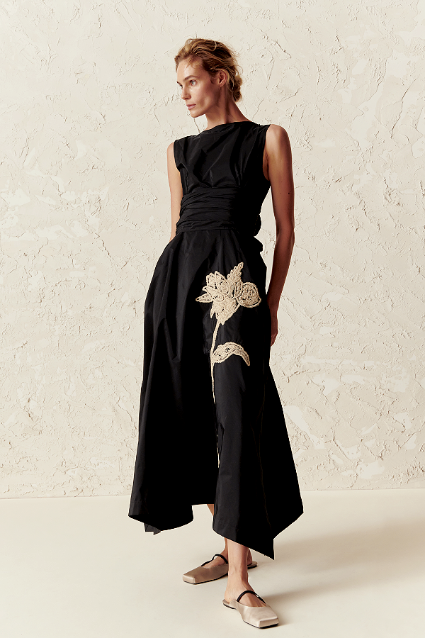 black outfit spring summer 2025