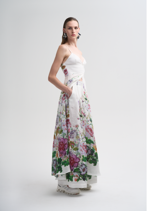 layered withe woman look with botanical print