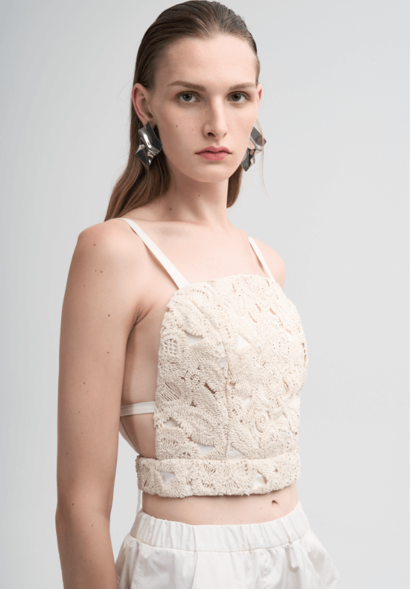 sleeveless lace top