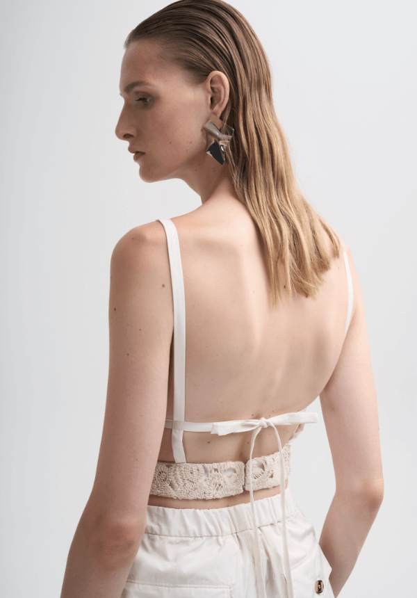 sleeveless lace top back